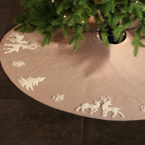 Elegant Beige Christmas Tree Skirt - Picture 4 of 4